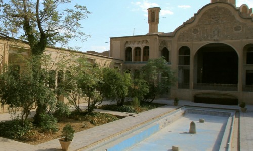 The house was built in 1857 by architect Ustad Ali Maryam, for the bride of Haji Mehdi Borujerdui, a wealthy merchant. The bride came from the affluent Tabatabaei family, for whom Ustad Ali had built the Tabatabaei House some years earlier